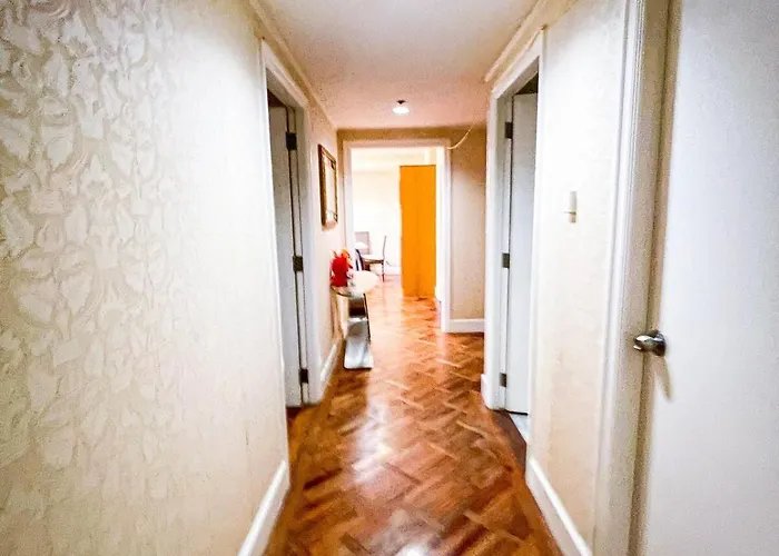 Stunning & Luxury 4br In Bay White Манила